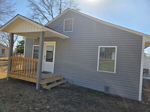 Exterior - Lovely 2-bedroom triplex unit with AC in charming Van Buren. (Van Buren)