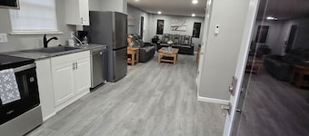 Lovely 2-bedroom triplex unit with AC in charming Van Buren.