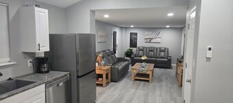 Lovely 2-bedroom triplex unit with AC in charming Van Buren.