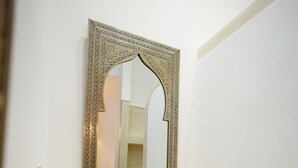تجهيزات دش، مجففات شعر، مناشف، صابون