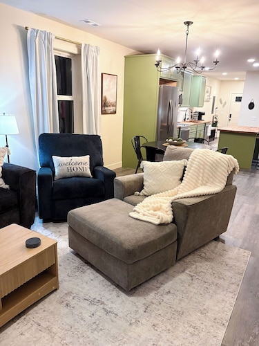 Sage & Cedar
Cozy home ready for your stay