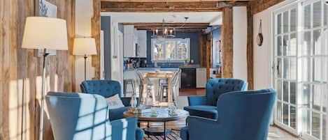 Télévision, lecteur de DVD, espaces bureaux