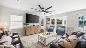Smart TV - New Rental - Palm Breeze in the heart of Gulf Shores - Signature Properties (Gulf Shores, AL)