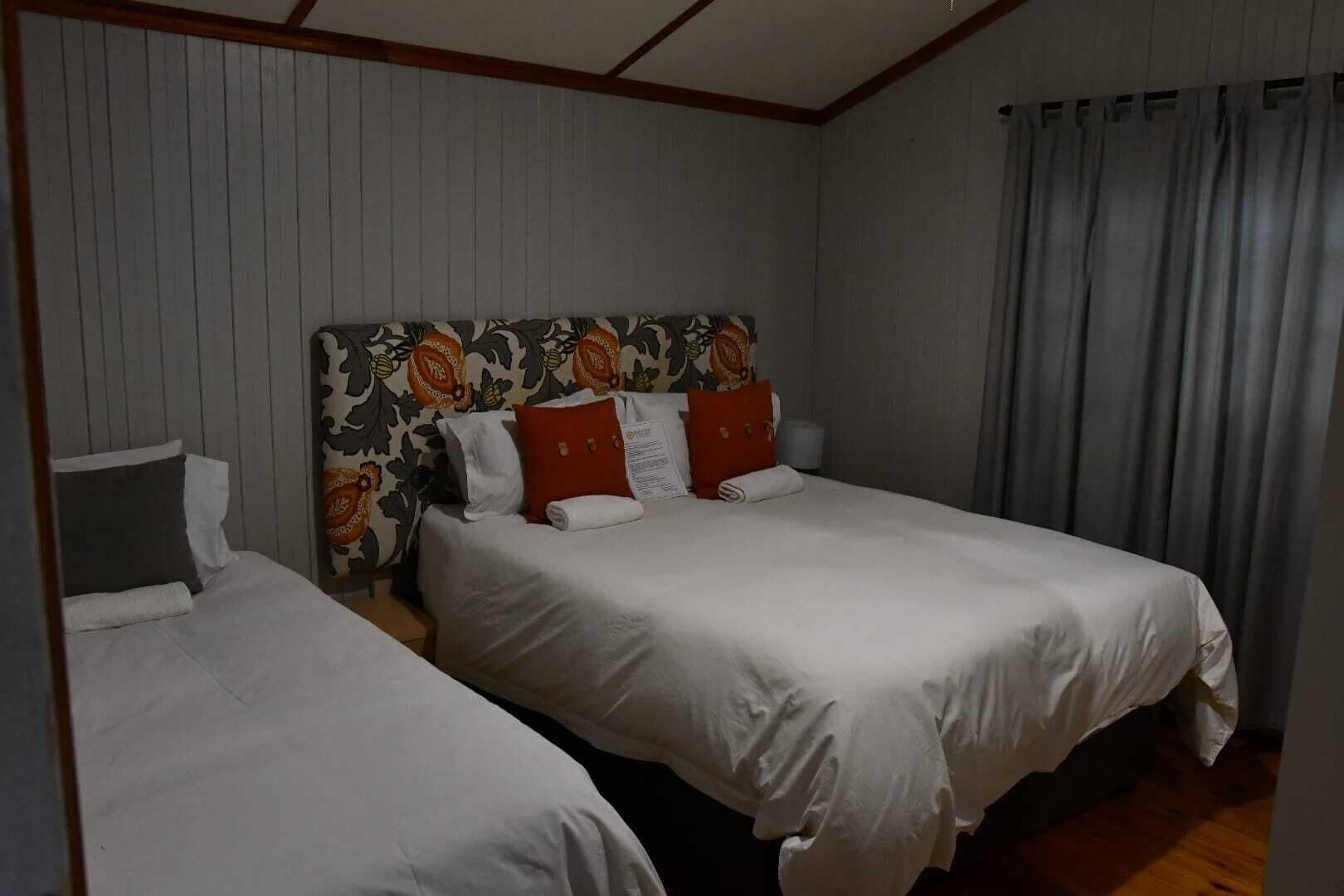 Lägenhet - utsikt mot trädgården | Strykjärn/strykbräda och gratis wi-fi