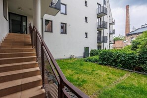 Comfort Apartment, Balcony | Property grounds - Malila Apartments Limanowskiego 37 (Kraków)