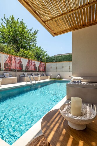 Aladdin Luxury Suites With Shared Pool