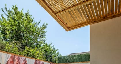 Aladdin Luxury Suites With Shared Pool