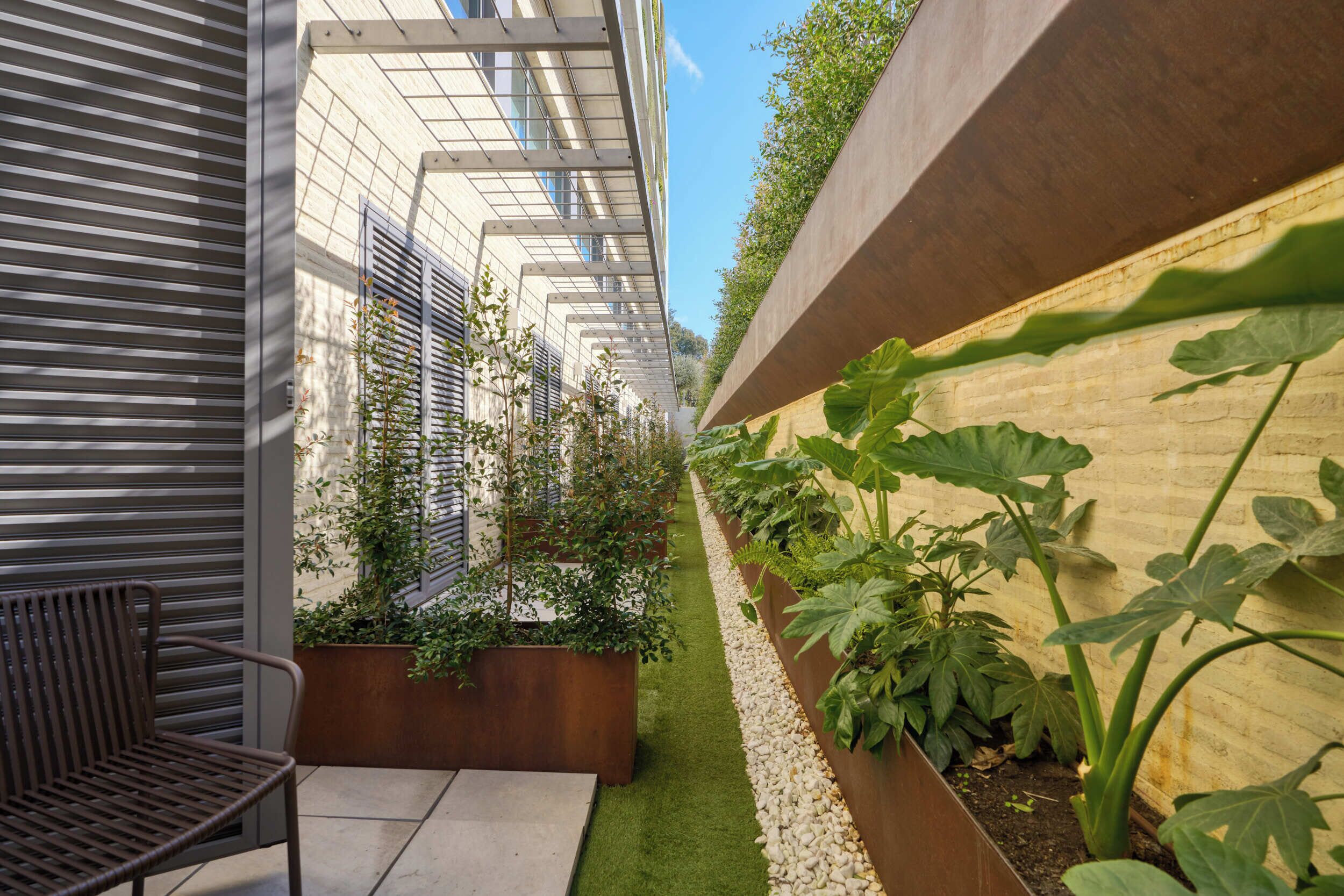 Habitación doble, patio, vista al jardín | Caja de seguridad en la habitación, escritorio y wifi gratis 