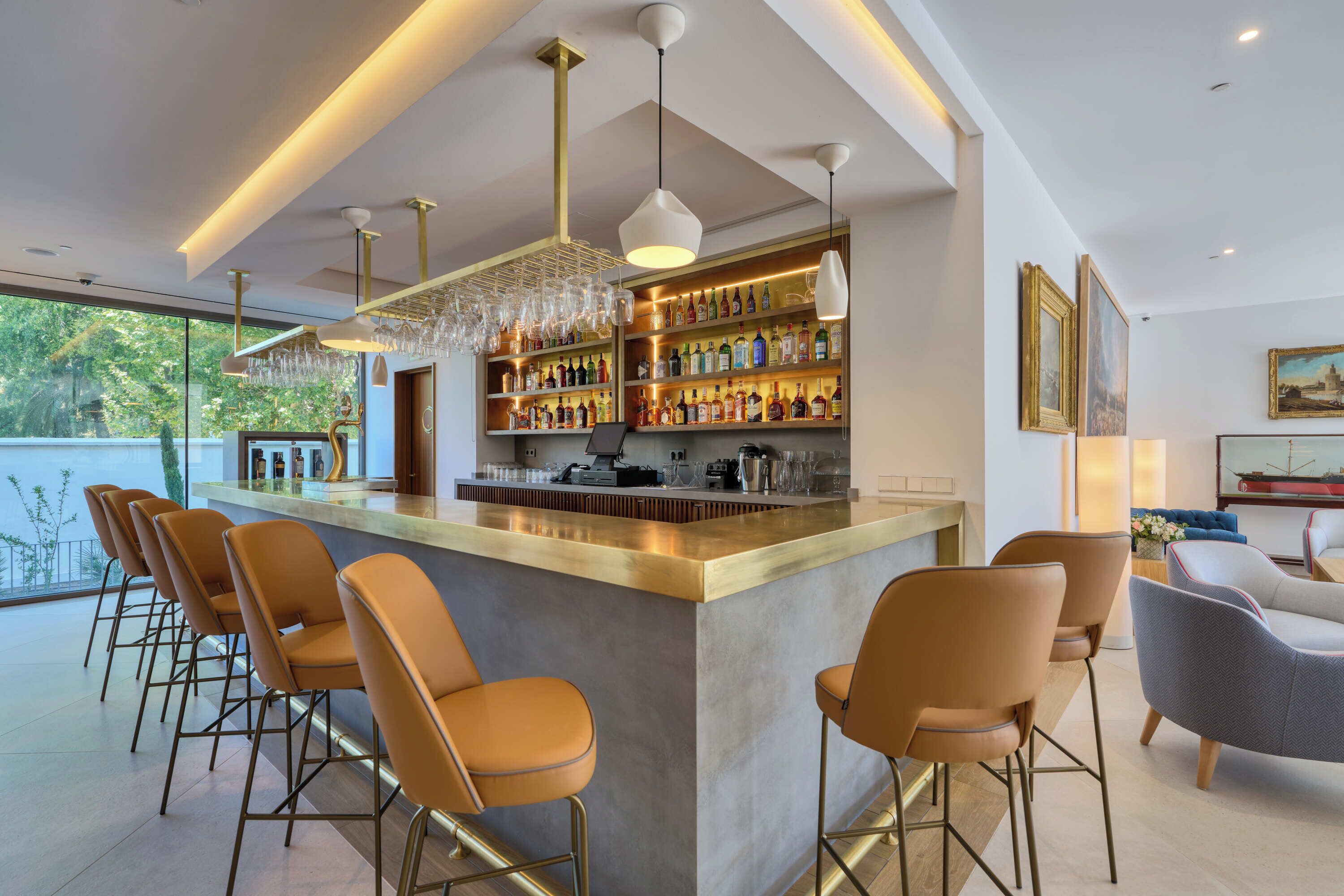 Lobby lounge