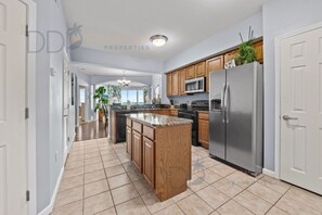Fridge, microwave, oven, stovetop - Legacy Tower II #707 (Gulfport)