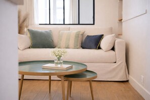 Unclassified image, 4 of 10, button - Exceptional apartment for 2 to 4 guests – in the heart of the city center (Angers)