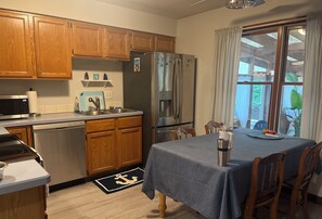 Unclassified image, 5 of 15, button - Perfect 2-bedroom house with AC in quaint North Kingstown/Wickford (North Kingstown)