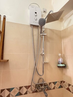 Shower, bidet, towels, soap - Central 1BR Near Nyali | Free Parking+24/7 Security | Beaches+Parks Nearby (Mombasa)