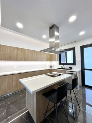 Frigorífic, microones, forn i rentaplats 