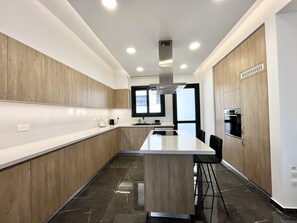 Fridge, microwave, oven, dishwasher - STAY Anna Residence Sea View Apartment 202 (Agios Athanasios)
