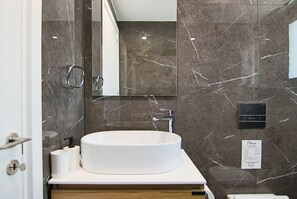 Ducha, secador de pelo, toallas