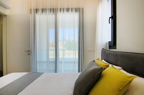 Tabla de planchar con plancha, wifi gratis y ropa de cama 