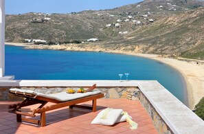 Property grounds - Villa 'Wonderful Chrysta' with Sea View and Pool (Mykonos)