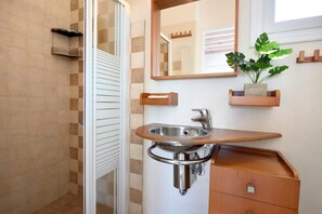 Dusch, hårtork och handdukar