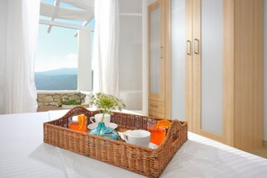 7 bedrooms, iron/ironing board, WiFi, bed sheets - Villa Chrysta for Large Groups – Sea View & Private Pool (Mykonos)