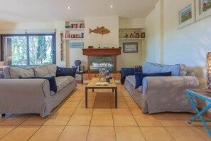TV - Casa LOS PINOS Tamariu (Palafrugell)