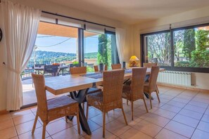 Dining - Casa LOS PINOS Tamariu (Palafrugell)