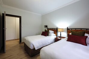 Desk, laptop workspace, free WiFi, bed sheets - Basdenwood Hotel  (Centurion)