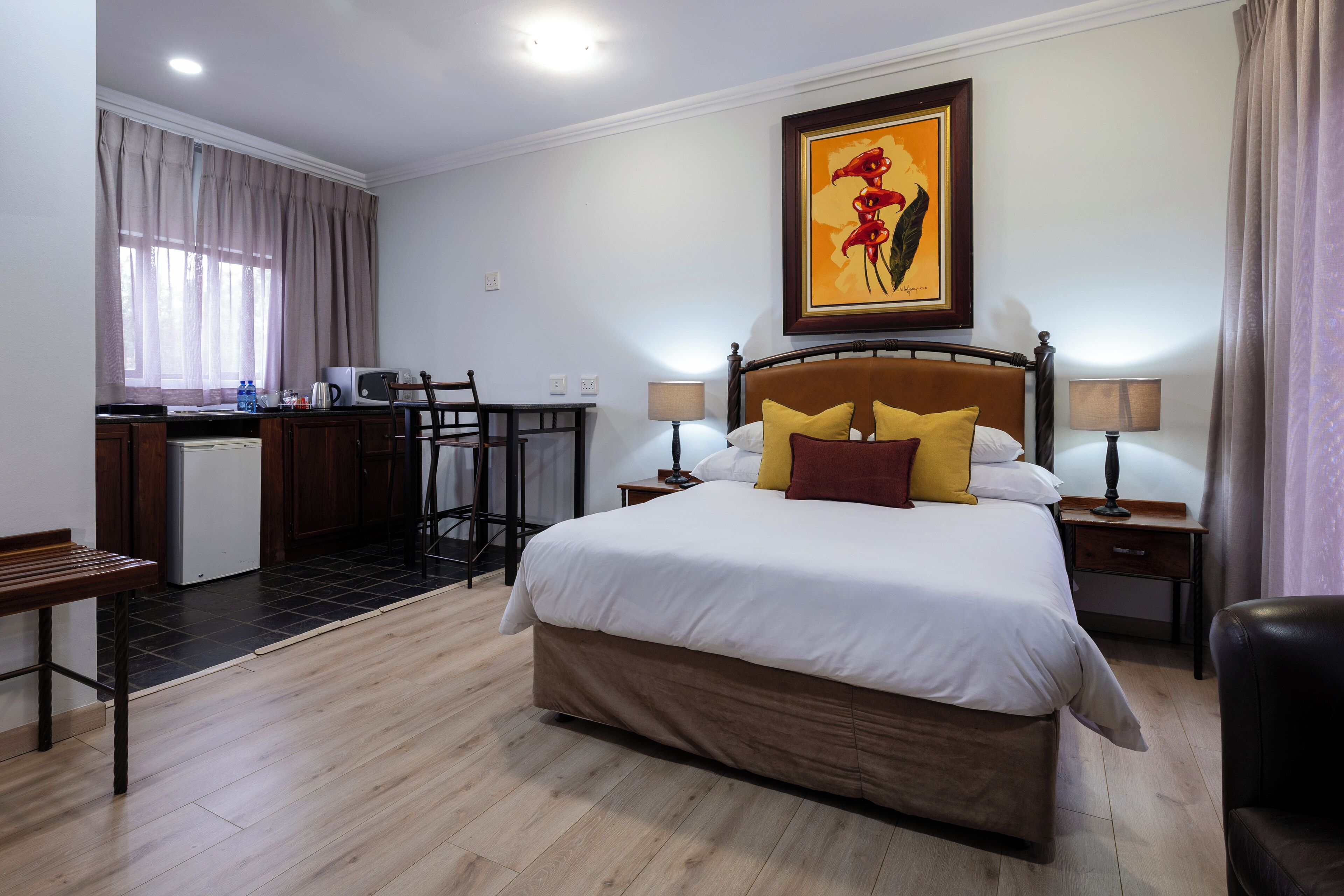 Studio cơ bản | Bàn, khu vực làm việc phù hợp cho laptop 