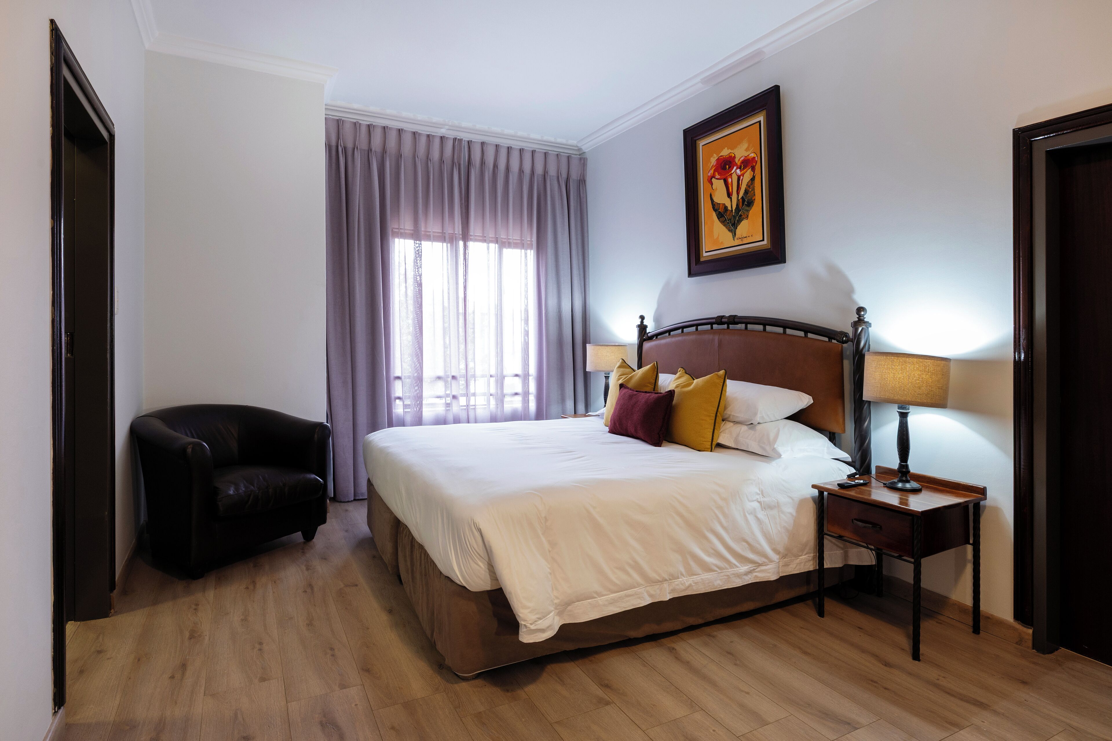 Bàn, khu vực làm việc phù hợp cho laptop 