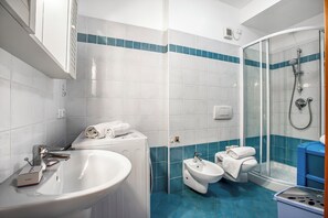Standard Apartment, Multiple Bedrooms, Sea Facing (Firpo) | Bathroom
