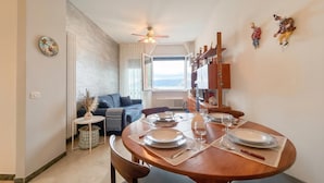 Departamento estándar, 1 habitación, balcón, frente al mar (Torre Sea-View Apartment) | Restaurantes