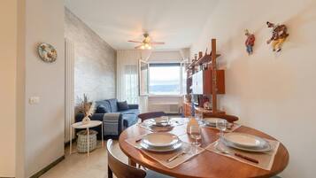 Standard-Apartment, Mehrere Schlafzimmer, Meerseite (Torre) | Speisen