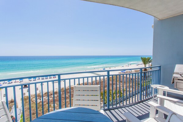 Property grounds - Gulf-Front 1BR • Sleeps 6 • Sterling Breeze 403 • Beach Service Included (Panama City Beach)