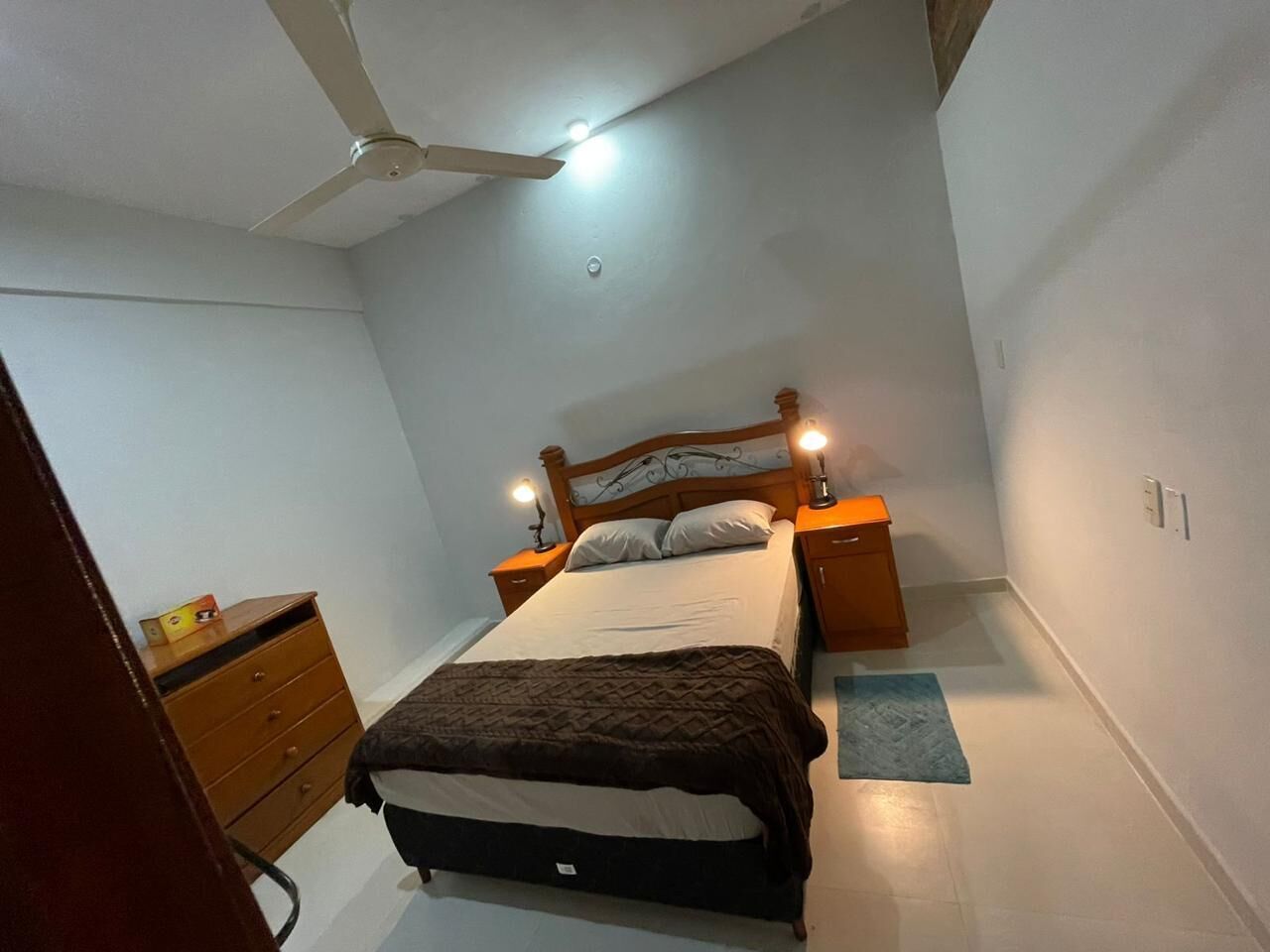 Iron/ironing board, internet, bed sheets