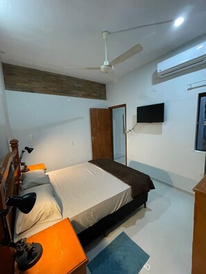 Tabla de planchar con plancha, Internet, ropa de cama