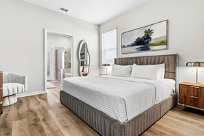 7 habitaciones, tabla de planchar con plancha y cuna de viaje 