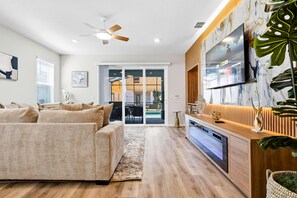Smart TV, table football - Luxury Game Room Home with Pvt Pool and Summer Kitchen. Just Steps to Clubhouse (Clermont)
