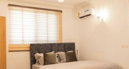2- Bedroom Luxe Apartment in Botwe