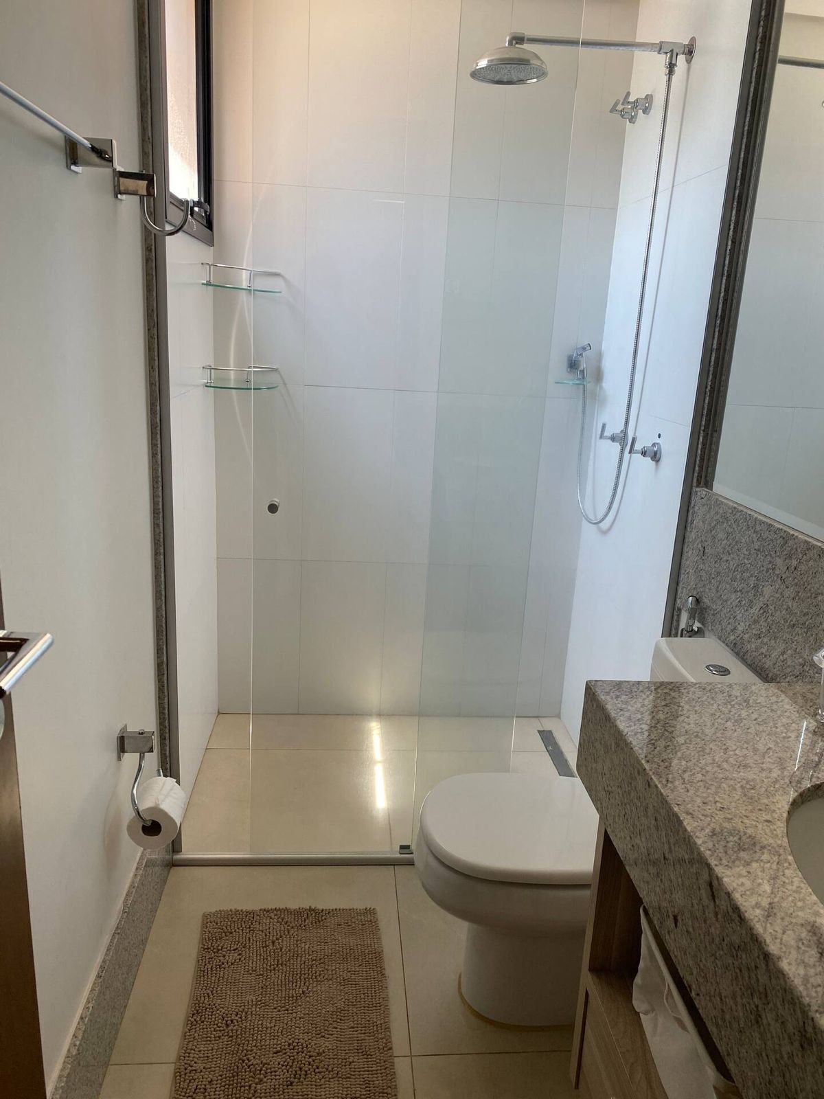 Apartamento conforto, 1 cama Queen e sofá-cama | Banheiro | Chuveiro, produtos de toalete grátis, sabonete, shampoo