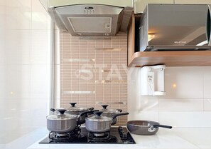 Comfort Apartment, 1 Queen Bed with Sofa bed | Private kitchen | Fridge, microwave, oven, stovetop - STAY Executive Residence (Palmas)