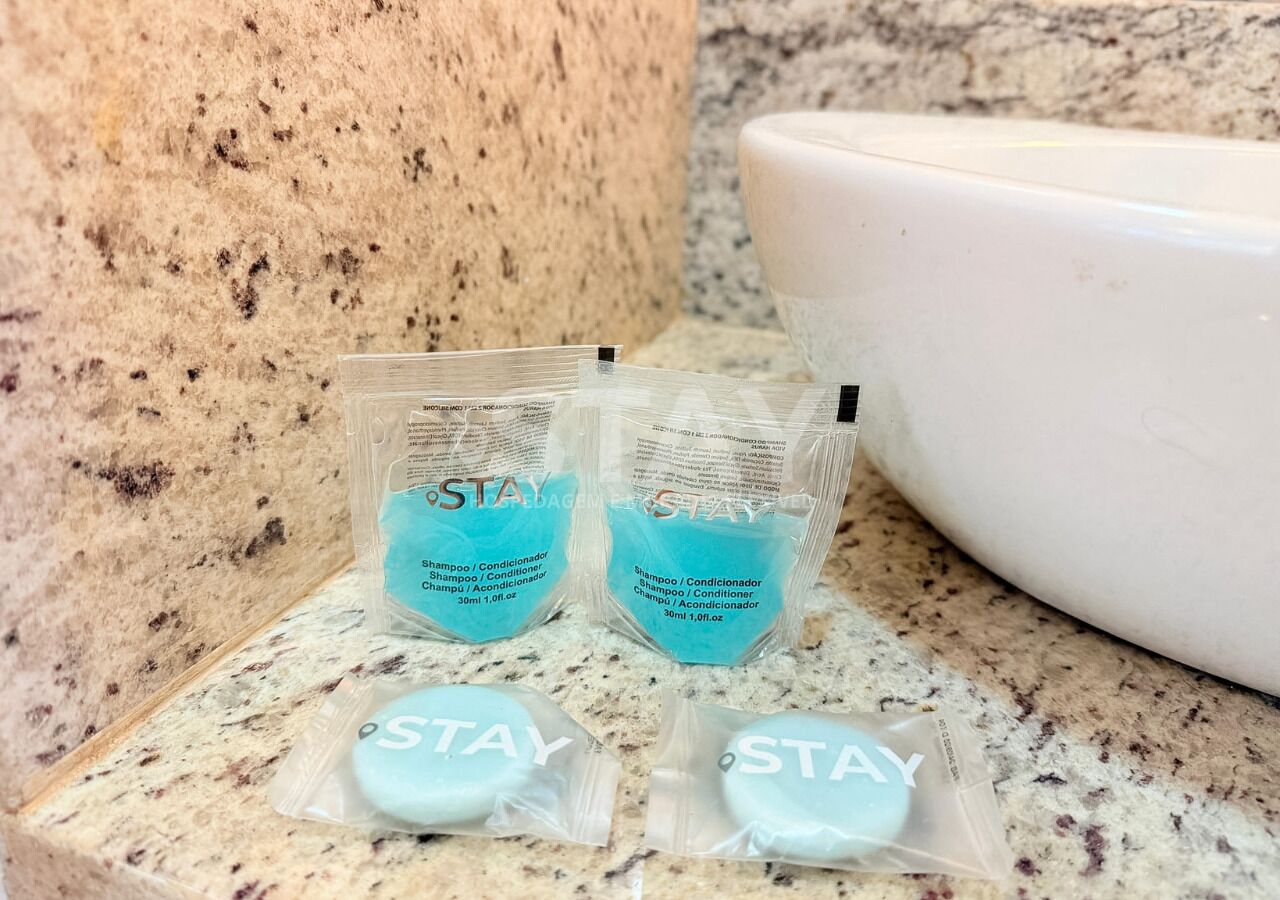 Comfort appartement, 1 queensize bed met slaapbank | Badkamer | Een douche, gratis toiletartikelen, zeep, shampoo