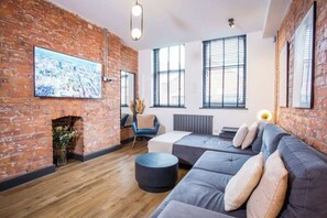 TV, offices - Stay Awhile | Stylish Industrial 2BR Duplex, NQ (Manchester)