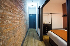 1 bedroom, iron/ironing board, travel cot, WiFi - Stay Awhile | Industrial 1BR Flat Northern Quarter (Manchester)
