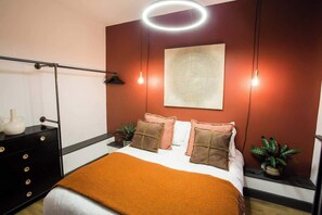 1 slaapkamer, een strijkplank/strijkijzer, reisbedje, wifi