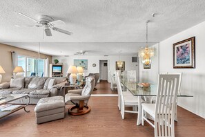 Interior - 🌞Beachfront🌴Pool/Hot Tub/Grills🏖️Direct Beach Access🐬Near Johns Pass (Madeira Beach)