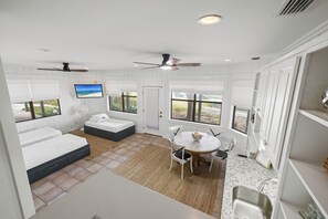 Iron/ironing board, travel cot, free WiFi, bed sheets - Cypress Cove by Liquid Life (Orange Beach)