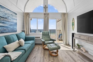 Unclassified image, 3 of 47, button