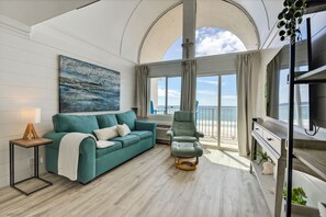 Unclassified image, 4 of 47, button