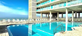 Lovely 1 bedroom beach front studio, amazing beach access and location in PCB