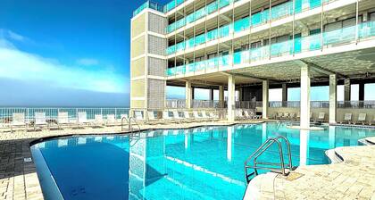 Lovely 1 bedroom beach front studio, amazing beach access and location in PCB